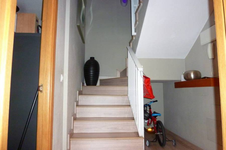 Alicante,Alicante,España,4 Bedrooms Bedrooms,3 BathroomsBathrooms,Pisos tipo duplex,21766