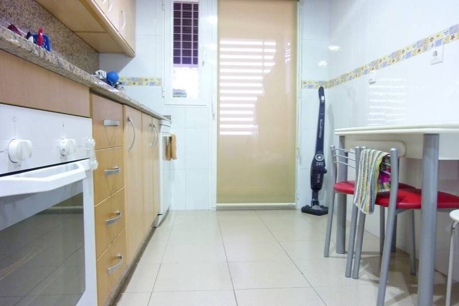 Alicante,Alicante,España,4 Bedrooms Bedrooms,3 BathroomsBathrooms,Pisos tipo duplex,21766