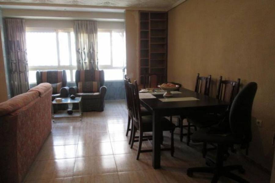 Alicante,Alicante,España,3 Bedrooms Bedrooms,1 BañoBathrooms,Entresuelo,21771