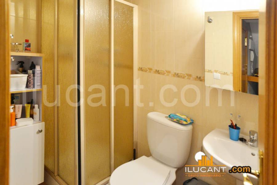 Alicante,Alicante,España,4 Bedrooms Bedrooms,3 BathroomsBathrooms,Pisos tipo duplex,21782