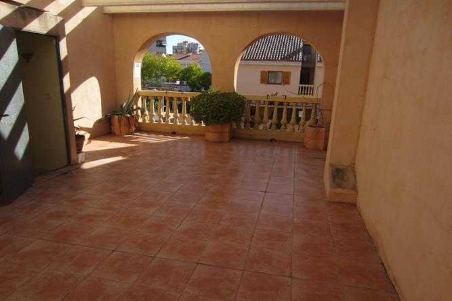 Alicante,Alicante,España,3 Bedrooms Bedrooms,2 BathroomsBathrooms,Adosada,22288