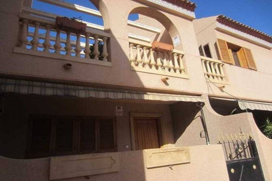 Alicante,Alicante,España,3 Bedrooms Bedrooms,2 BathroomsBathrooms,Adosada,22288