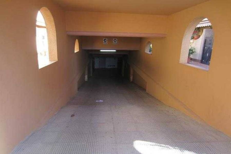 Alicante,Alicante,España,3 Bedrooms Bedrooms,2 BathroomsBathrooms,Adosada,22288