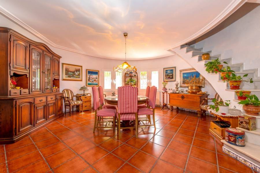 Torrevieja,Alicante,España,5 Bedrooms Bedrooms,3 BathroomsBathrooms,Casas,22342
