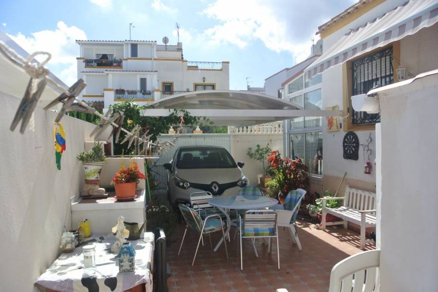 Orihuela Costa,Alicante,España,4 Bedrooms Bedrooms,3 BathroomsBathrooms,Adosada,22450