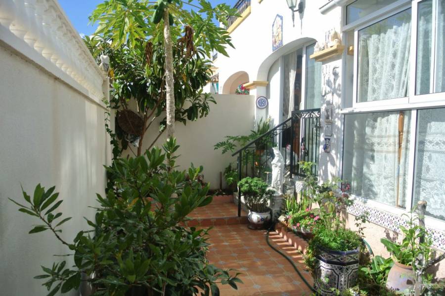 Orihuela Costa,Alicante,España,4 Bedrooms Bedrooms,3 BathroomsBathrooms,Adosada,22450