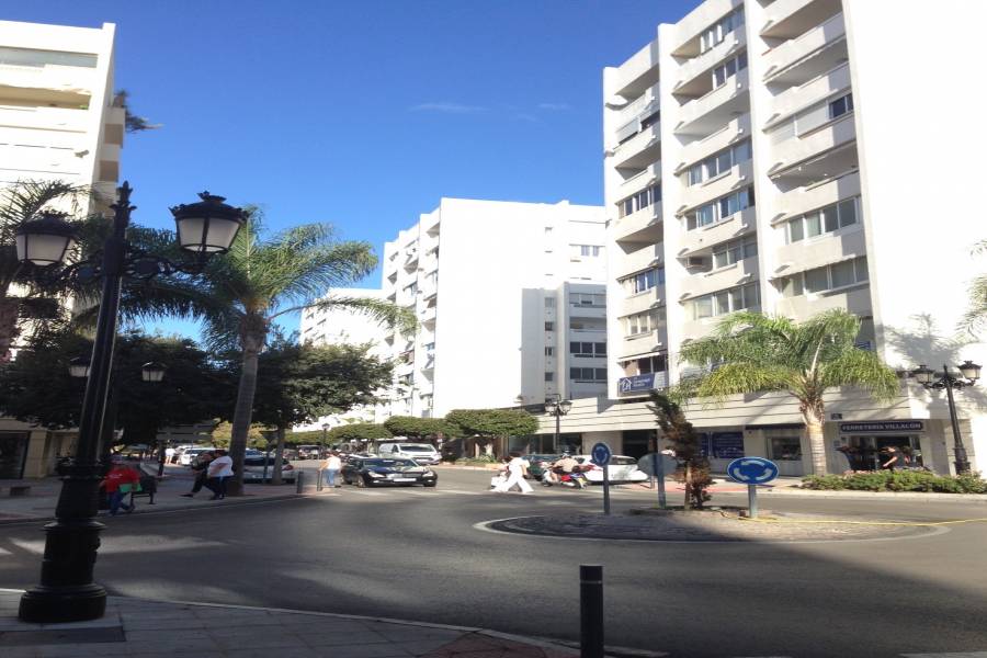 Marbella,Málaga,España,1 BañoBaños,Locales,Marbelsun,Jacinto Benavente,3044