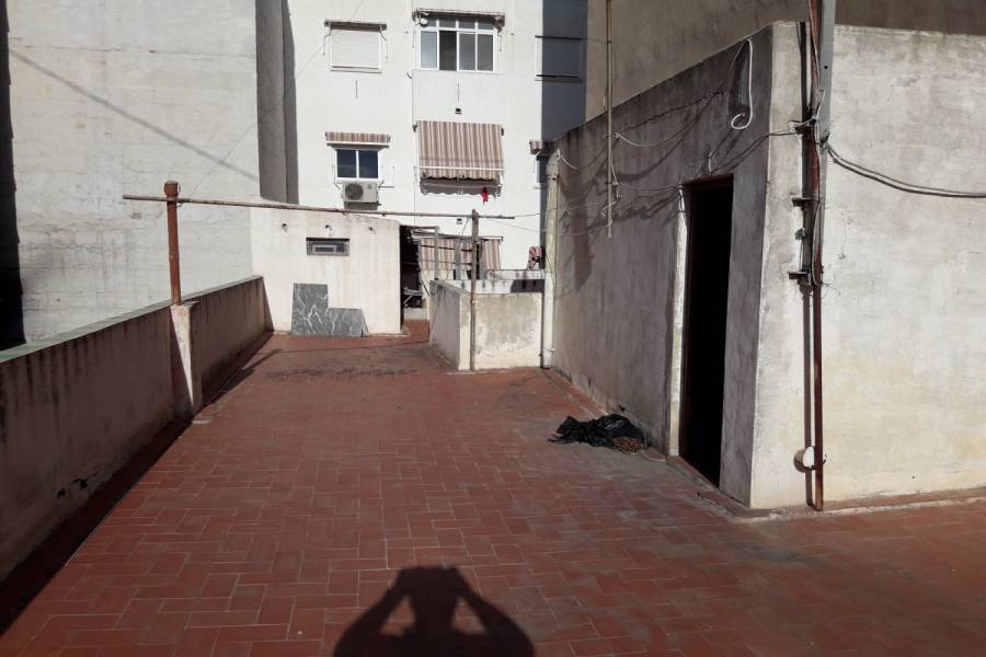 Alicante,Alicante,España,7 Bedrooms Bedrooms,3 BathroomsBathrooms,Edificio,24155