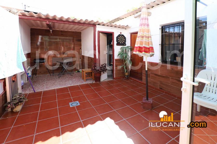 Alicante,Alicante,España,3 Bedrooms Bedrooms,1 BañoBathrooms,Planta baja,24408