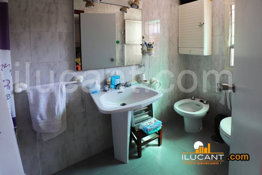 Alicante,Alicante,España,3 Bedrooms Bedrooms,1 BañoBathrooms,Planta baja,24408