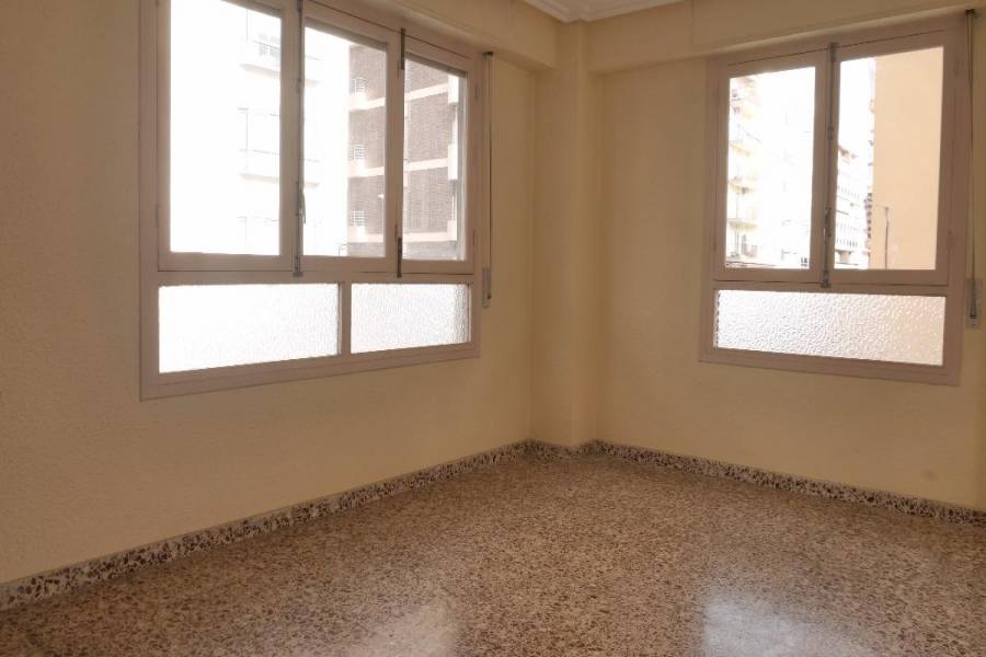 Elche,Alicante,España,3 Bedrooms Bedrooms,2 BathroomsBathrooms,Entresuelo,24418