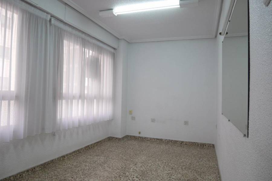 Elche,Alicante,España,3 Bedrooms Bedrooms,2 BathroomsBathrooms,Entresuelo,24418