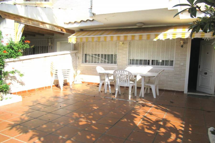 Alicante,Alicante,España,5 Bedrooms Bedrooms,2 BathroomsBathrooms,Adosada,24441