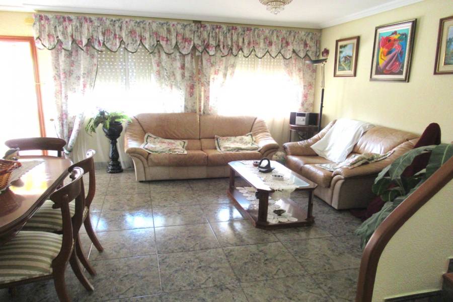 Alicante,Alicante,España,5 Bedrooms Bedrooms,2 BathroomsBathrooms,Adosada,24441