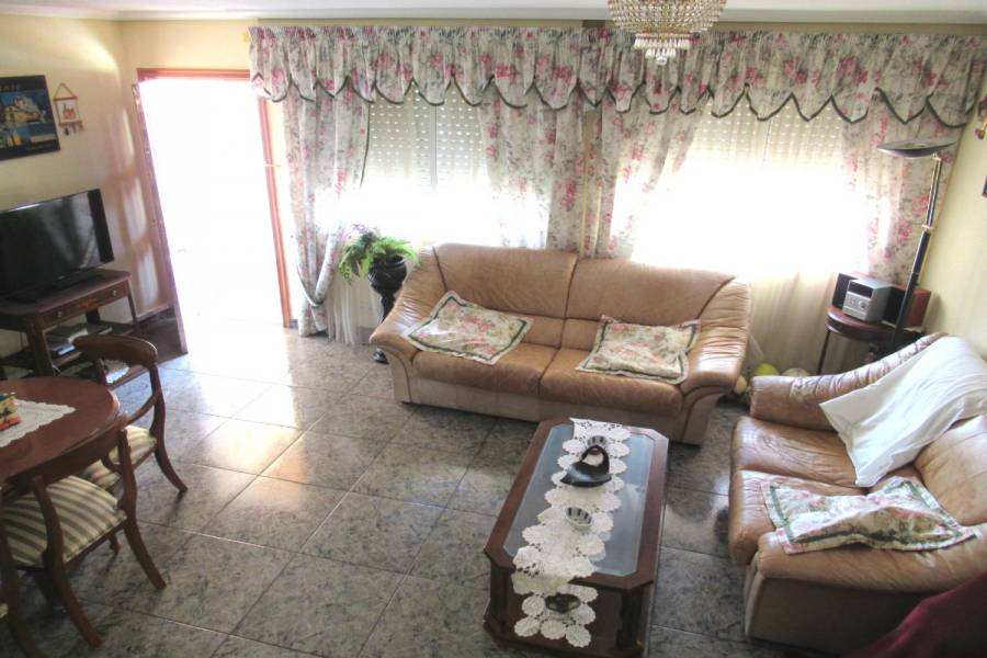 Alicante,Alicante,España,5 Bedrooms Bedrooms,2 BathroomsBathrooms,Adosada,24441