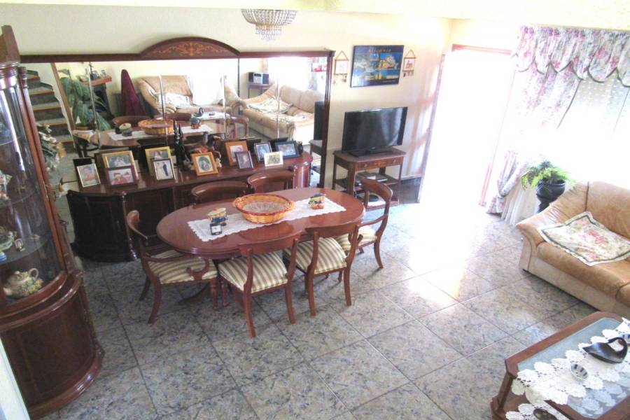 Alicante,Alicante,España,5 Bedrooms Bedrooms,2 BathroomsBathrooms,Adosada,24441