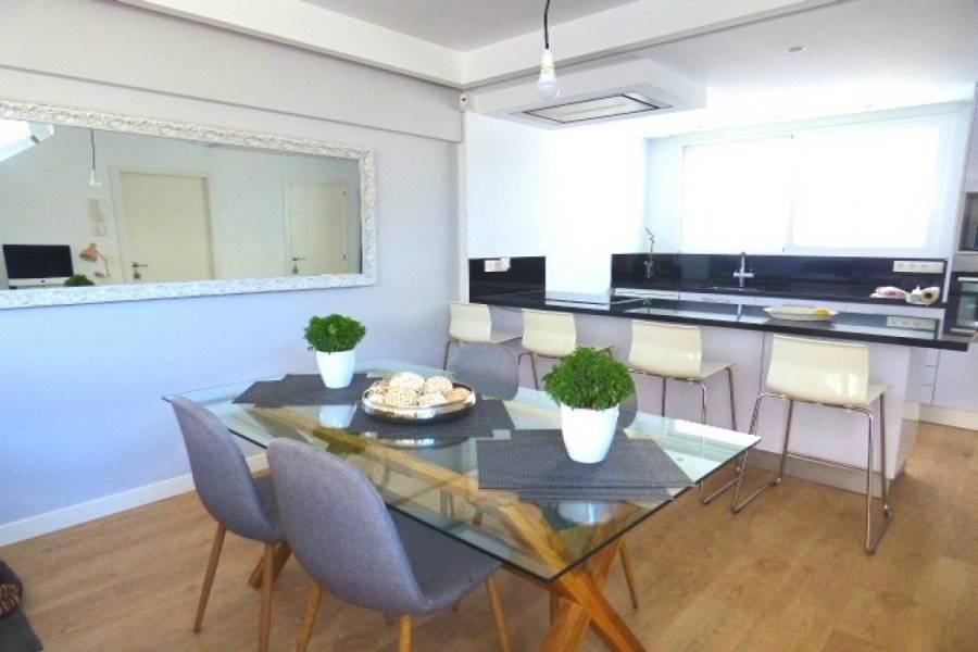 Alicante,Alicante,España,5 Bedrooms Bedrooms,2 BathroomsBathrooms,Bungalow,24709