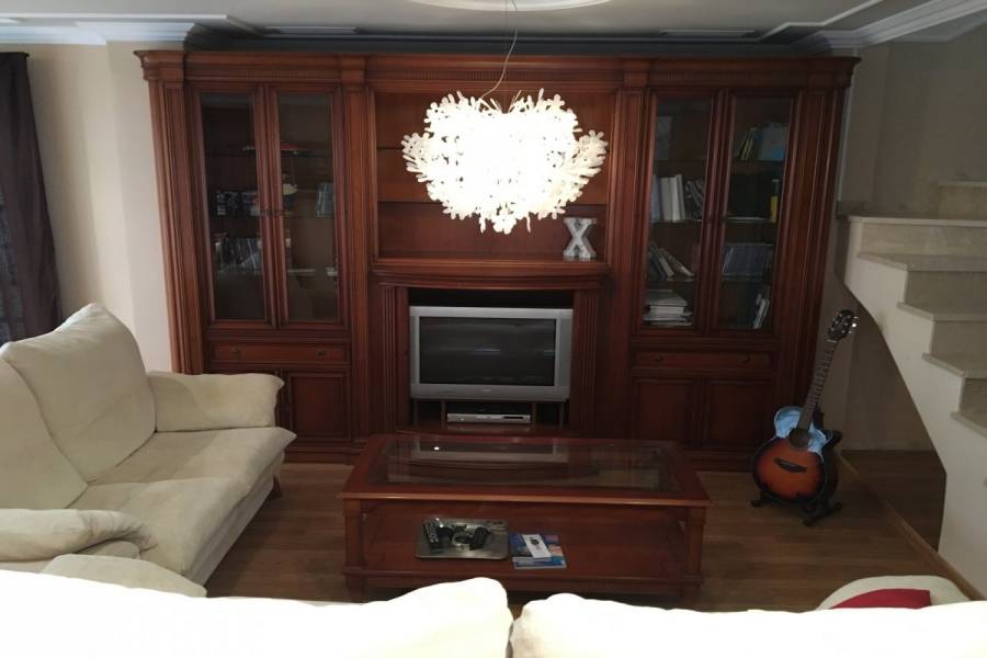 Elche,Alicante,España,3 Bedrooms Bedrooms,2 BathroomsBathrooms,Adosada,24801