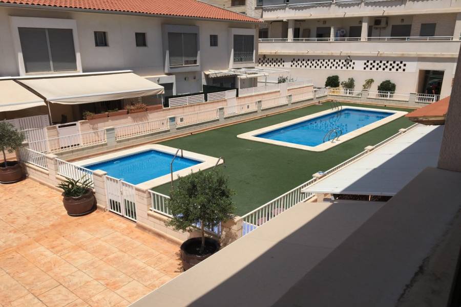 Elche,Alicante,España,4 Bedrooms Bedrooms,3 BathroomsBathrooms,Adosada,24803