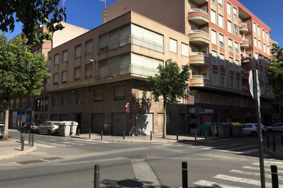 Elche,Alicante,España,6 Bedrooms Bedrooms,3 BathroomsBathrooms,Edificio,24804