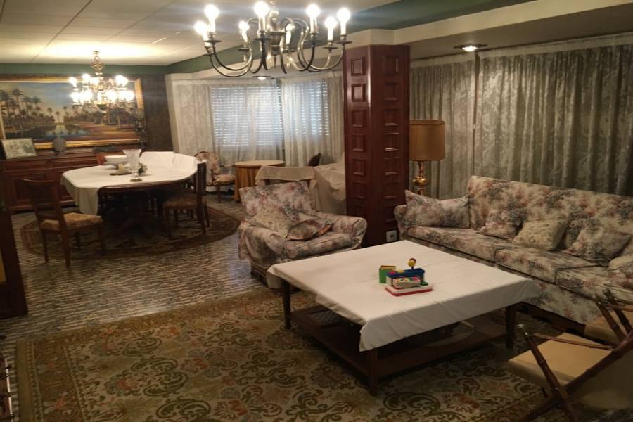 Elche,Alicante,España,6 Bedrooms Bedrooms,3 BathroomsBathrooms,Edificio,24804