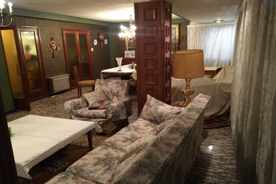 Elche,Alicante,España,6 Bedrooms Bedrooms,3 BathroomsBathrooms,Edificio,24804