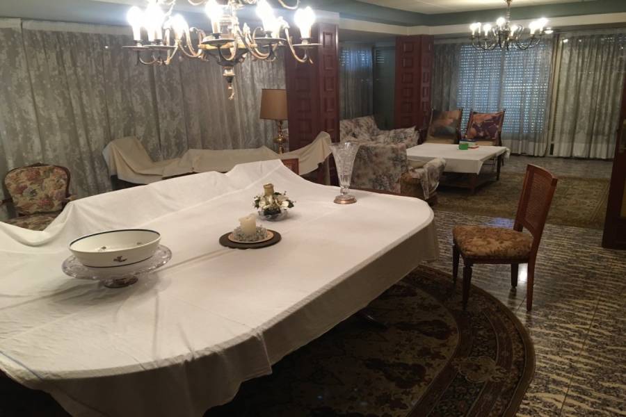 Elche,Alicante,España,6 Bedrooms Bedrooms,3 BathroomsBathrooms,Edificio,24804