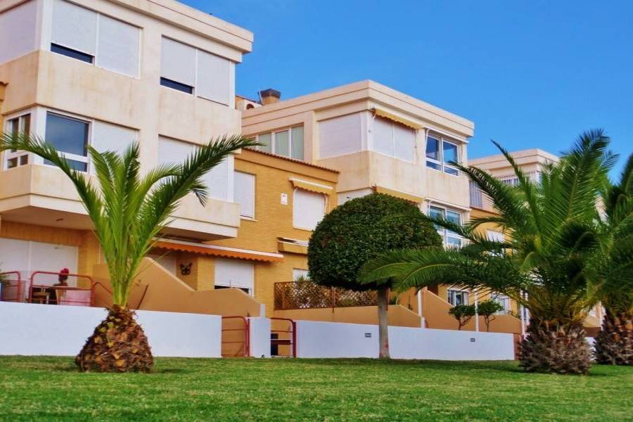 Alicante,Alicante,España,4 Bedrooms Bedrooms,3 BathroomsBathrooms,Adosada,24811