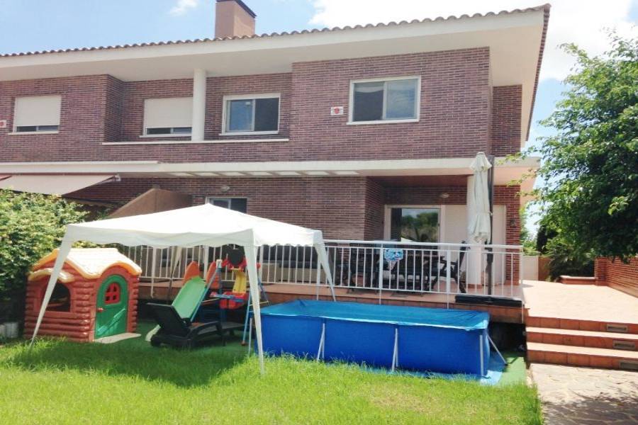 Mutxamel,Alicante,España,4 Bedrooms Bedrooms,2 BathroomsBathrooms,Bungalow,24814