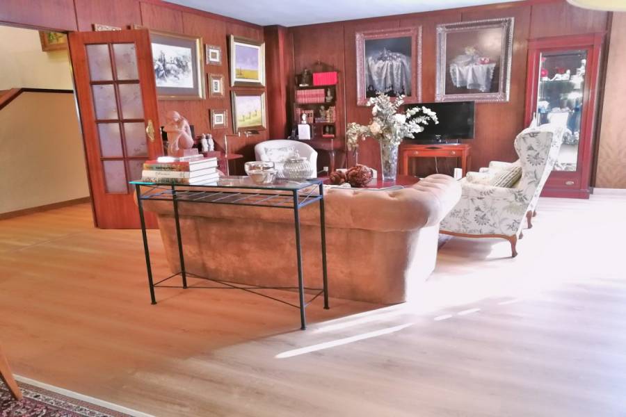 Alicante,Alicante,España,4 Bedrooms Bedrooms,3 BathroomsBathrooms,Pisos tipo duplex,24830
