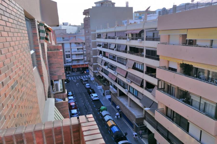 Alicante,Alicante,España,4 Bedrooms Bedrooms,3 BathroomsBathrooms,Pisos tipo duplex,24830