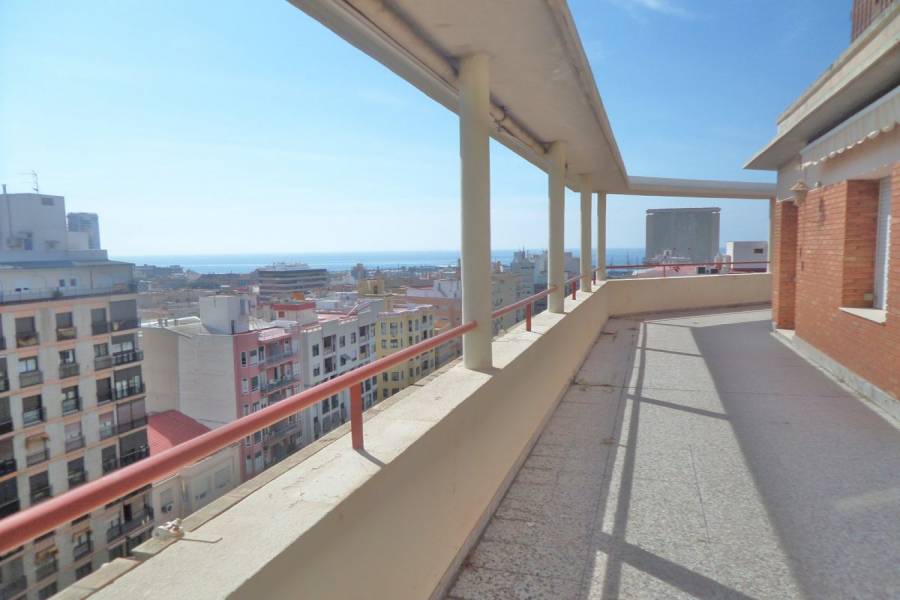 Alicante,Alicante,España,4 Bedrooms Bedrooms,2 BathroomsBathrooms,Atico,24855