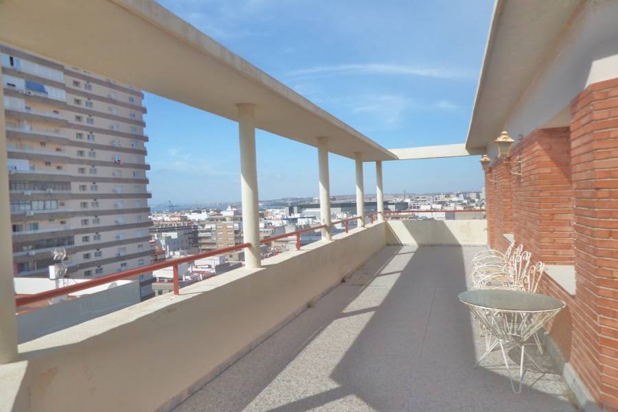 Alicante,Alicante,España,4 Bedrooms Bedrooms,2 BathroomsBathrooms,Atico,24855