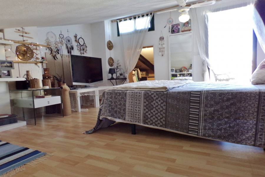 Alicante,Alicante,España,4 Bedrooms Bedrooms,2 BathroomsBathrooms,Bungalow,24859