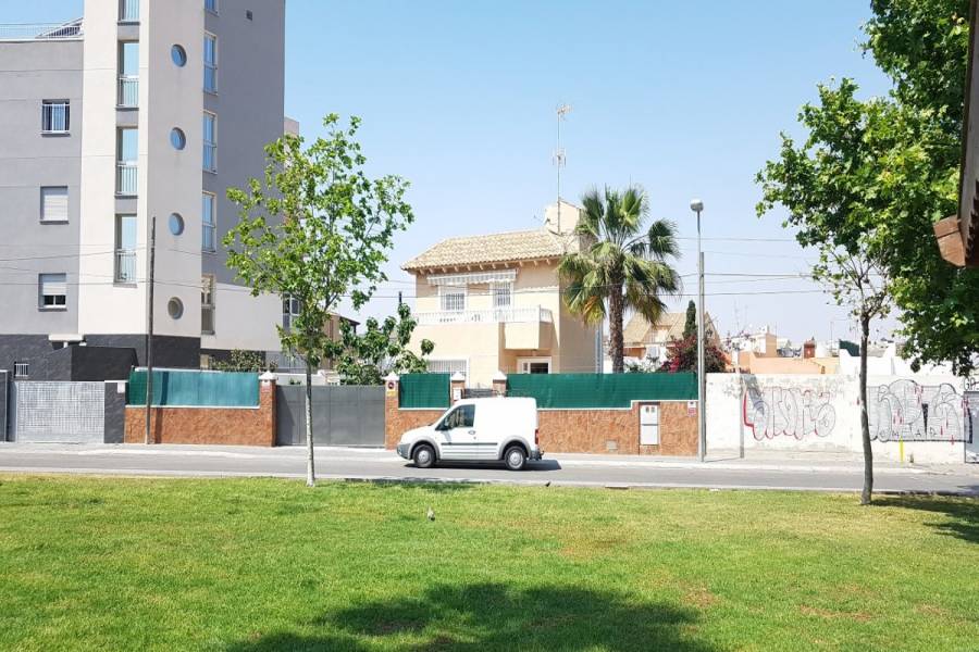 Torrevieja,Alicante,España,5 Bedrooms Bedrooms,2 BathroomsBathrooms,Casas,24905