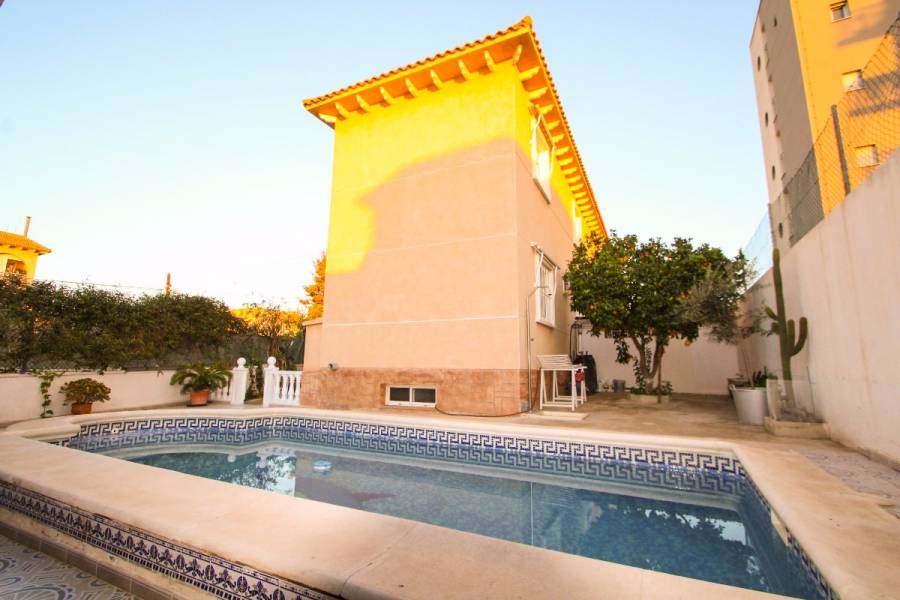 Torrevieja,Alicante,España,5 Bedrooms Bedrooms,2 BathroomsBathrooms,Casas,24905