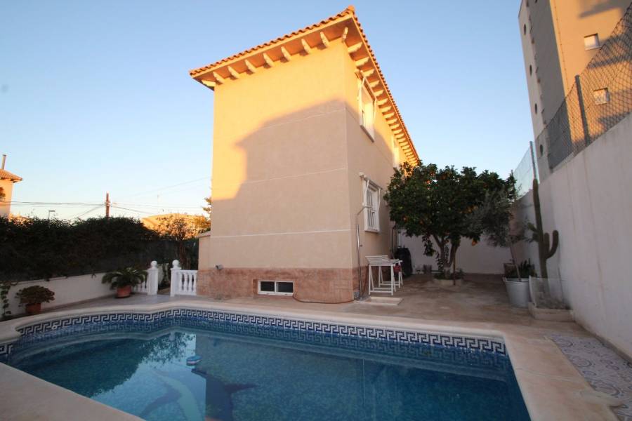 Torrevieja,Alicante,España,5 Bedrooms Bedrooms,2 BathroomsBathrooms,Casas,24905