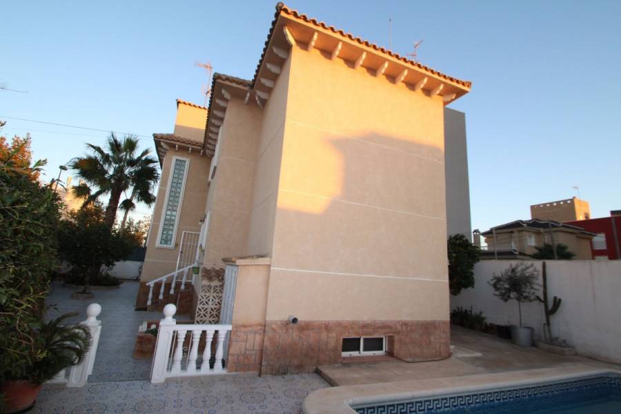 Torrevieja,Alicante,España,5 Bedrooms Bedrooms,2 BathroomsBathrooms,Casas,24905