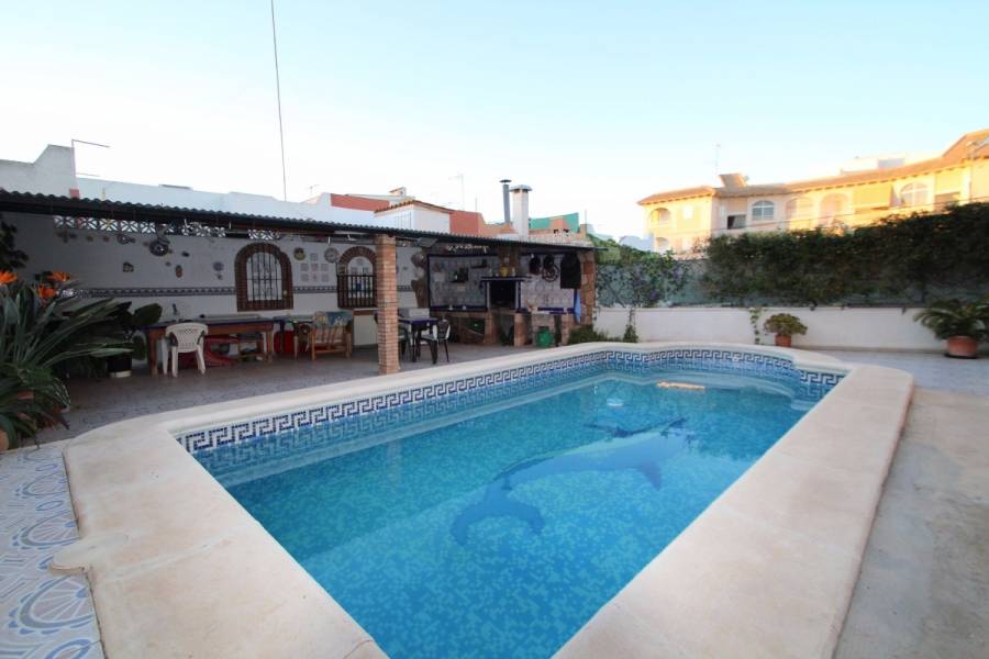 Torrevieja,Alicante,España,5 Bedrooms Bedrooms,2 BathroomsBathrooms,Casas,24905