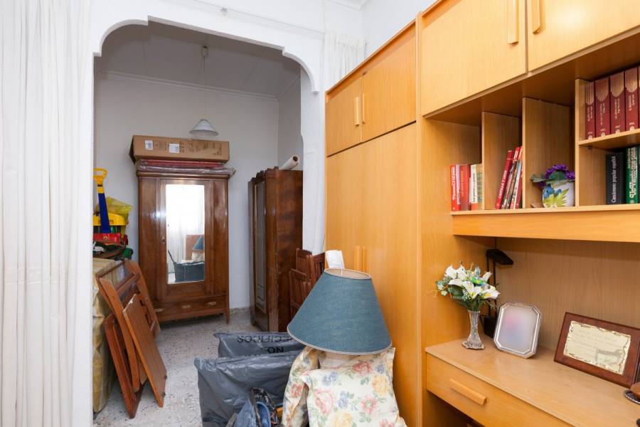 Alicante,Alicante,España,3 Bedrooms Bedrooms,1 BañoBathrooms,Planta baja,24944