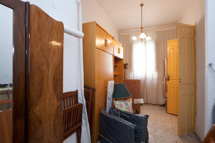 Alicante,Alicante,España,3 Bedrooms Bedrooms,1 BañoBathrooms,Planta baja,24944