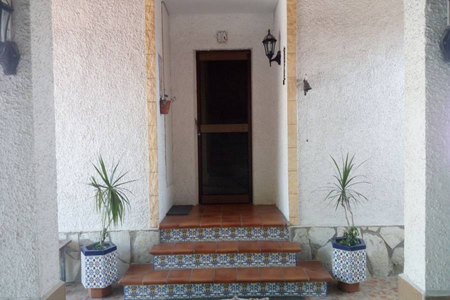 San Vicente del Raspeig,Alicante,España,5 Bedrooms Bedrooms,2 BathroomsBathrooms,Adosada,25001