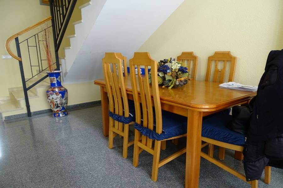 San Vicente del Raspeig,Alicante,España,4 Bedrooms Bedrooms,2 BathroomsBathrooms,Adosada,25012