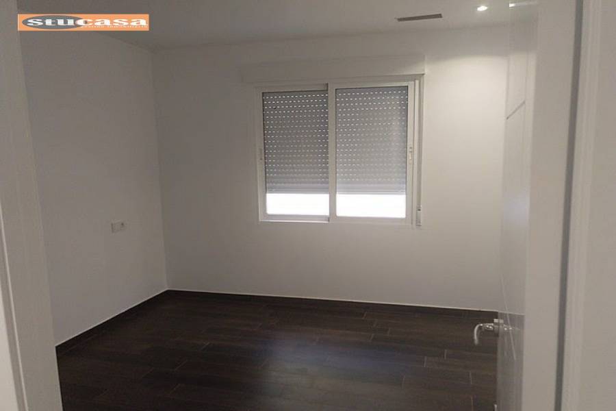 Alicante,Alicante,España,2 Bedrooms Bedrooms,2 BathroomsBathrooms,Atico,25048
