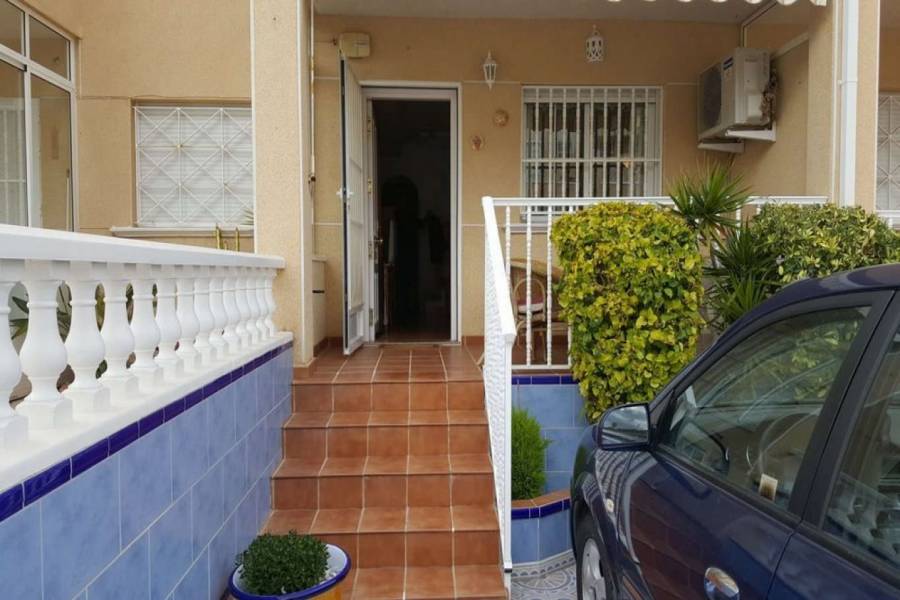 Torrevieja,Alicante,España,2 Bedrooms Bedrooms,1 BañoBathrooms,Adosada,25087