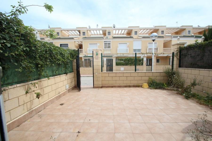 Torrevieja,Alicante,España,3 Bedrooms Bedrooms,3 BathroomsBathrooms,Adosada,25190
