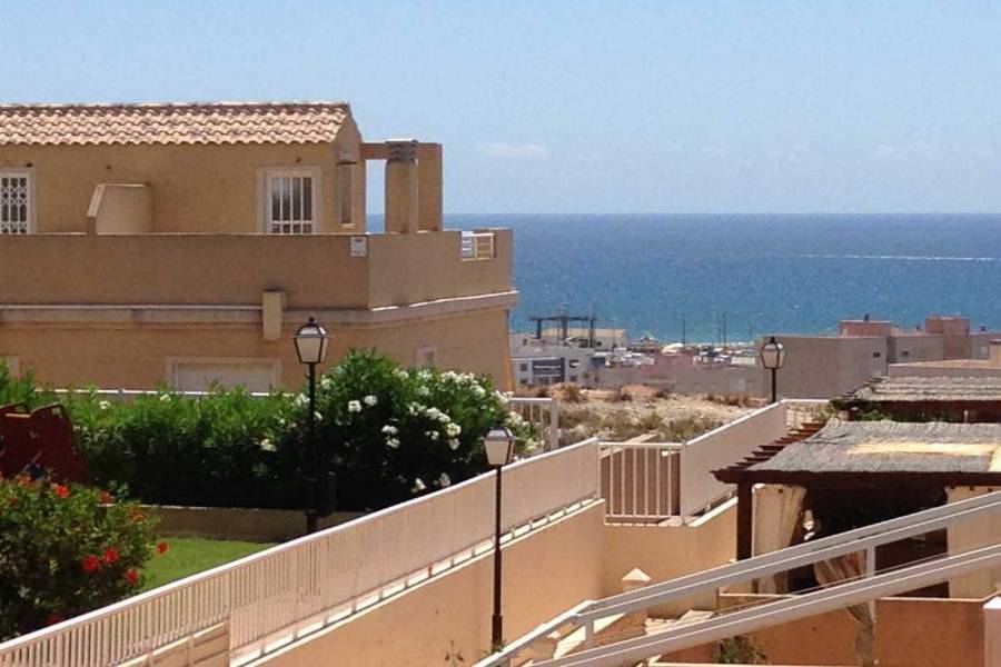 Santa Pola,Alicante,España,4 Bedrooms Bedrooms,2 BathroomsBathrooms,Bungalow,25382
