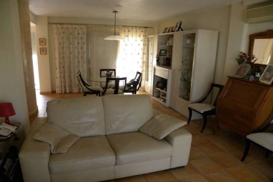 La Nucia,Alicante,España,4 Bedrooms Bedrooms,2 BathroomsBathrooms,Bungalow,25694