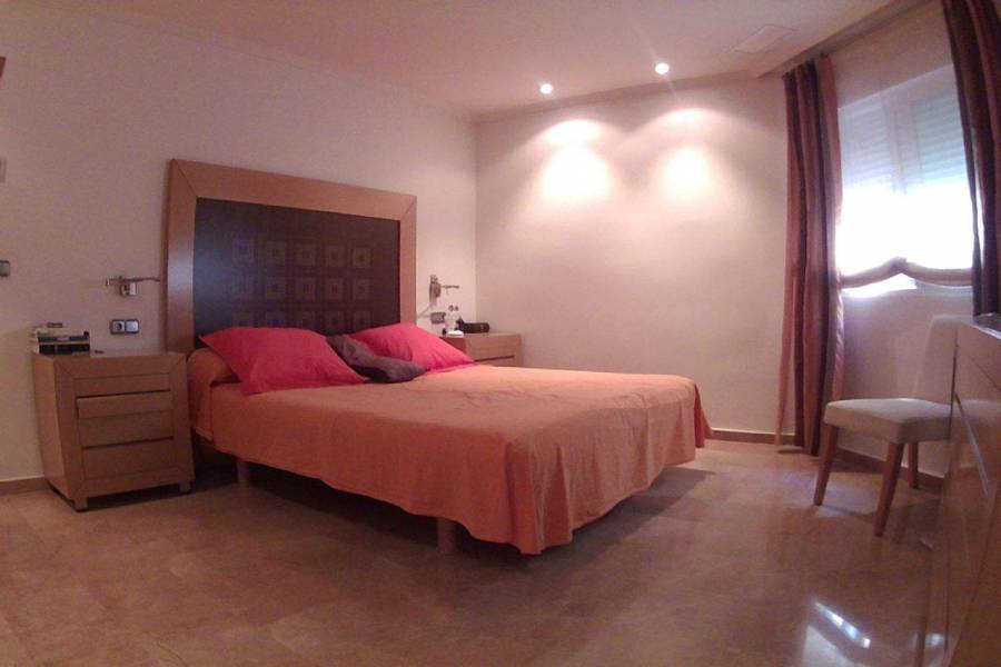 Elche,Alicante,España,4 Bedrooms Bedrooms,2 BathroomsBathrooms,Apartamentos,26600