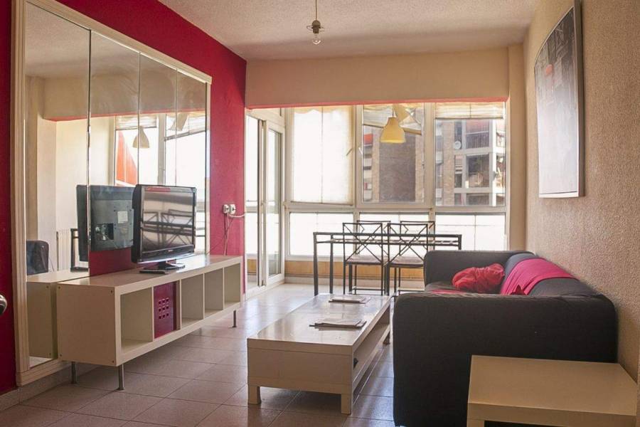 Alicante,Alicante,España,4 Bedrooms Bedrooms,1 BañoBathrooms,Apartamentos,26694